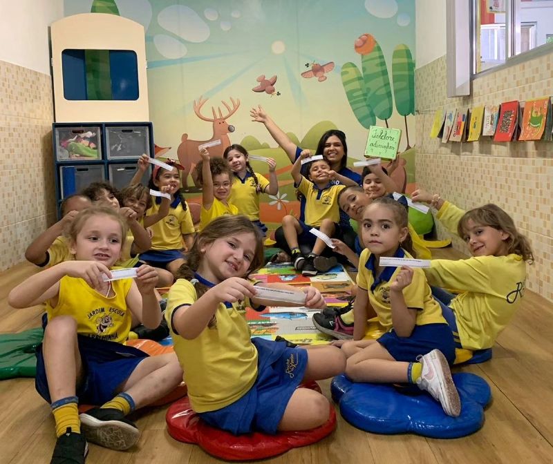 Os alunos da Educação Infantil festejando a semana do folclo